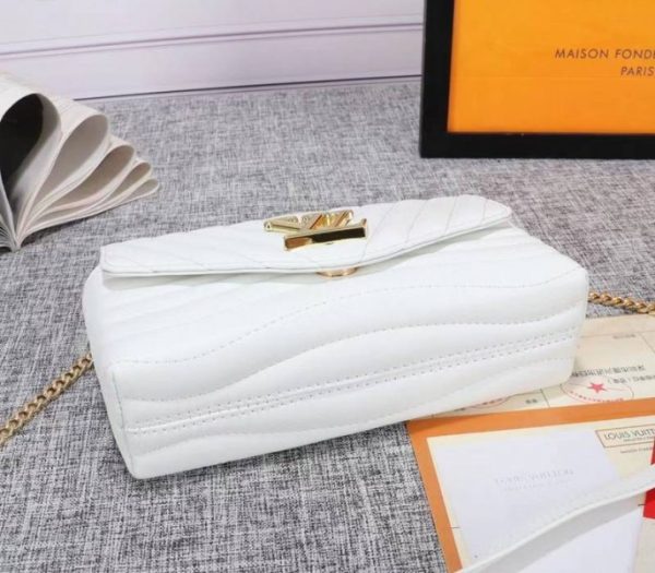 Replica Louis Vuitton Wave Chain Bag In Ivory - Image 5