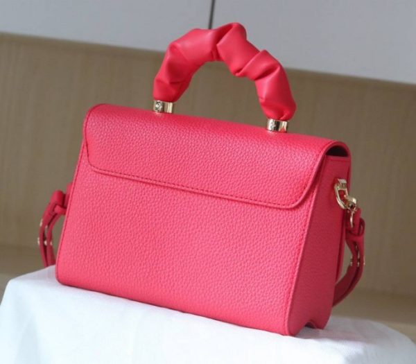 Replica Louis Vuitton Taurillon Leather Twist MM Scrunchie Handle In Pondichery Pink - Image 4