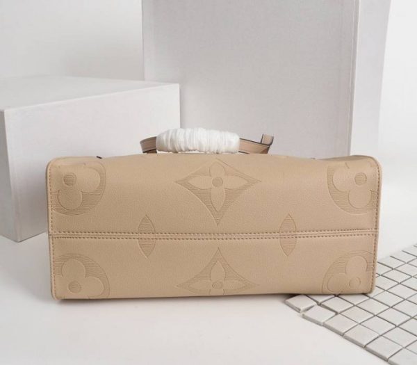 Replica Louis Vuitton Monogram Empreinte Giant Onthego MM Bag In Beige - Image 4