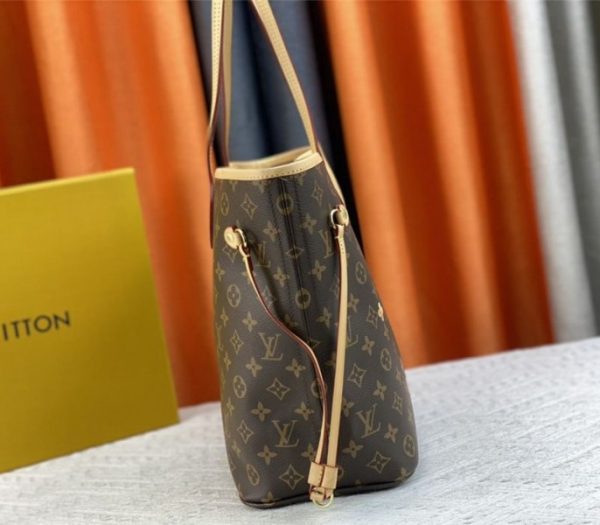 Replica Louis Vuitton Monogram Canvas Neverfull MM Tote With Puppies - Image 6