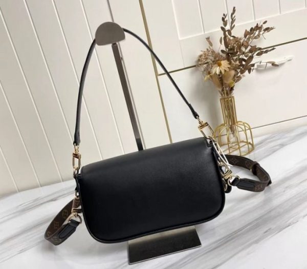 Replica Louis Vuitton Spring Summer 2022 Swing Bag In Black - Image 2