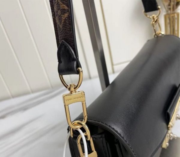 Replica Louis Vuitton Spring Summer 2022 Swing Bag In Black - Image 4